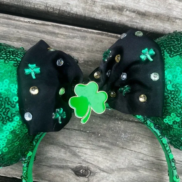 DISNEY GREEN SEQUIN MINNIE MOUSE EARS HEADBAND SAINT PATRICKS DAY - Picture 4 of 7